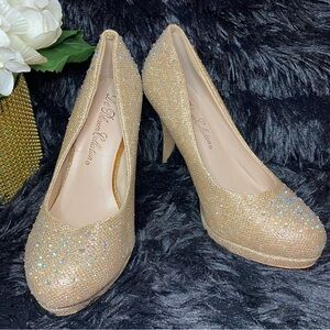 EUC De Blossom Collection Women's  Size 7.5 Robin-46 Gold Sparkle Heels
